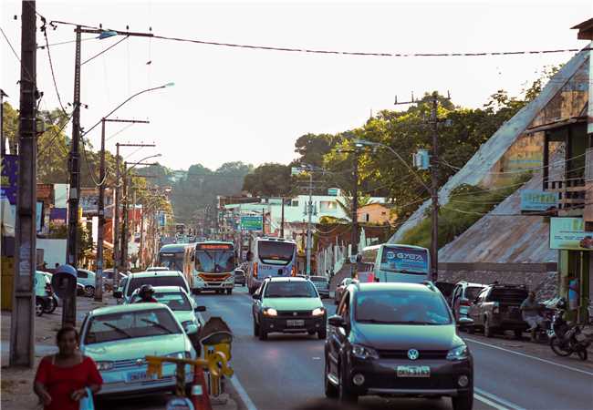 O trânsito na Avenida Itabuna, uma das mais movimentadas da zona comercial de Ilhéus, será interditado parcialmente